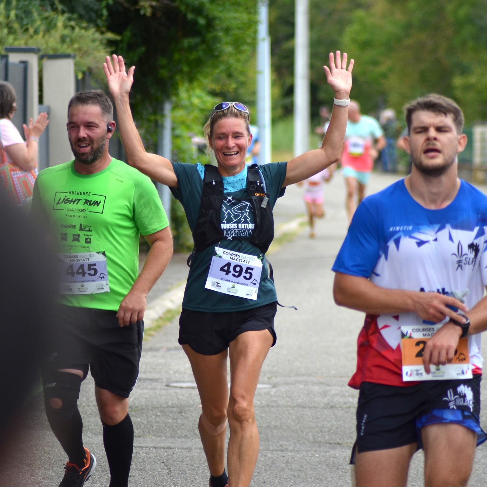 La joie des coureurs après la ligne d'arrivée